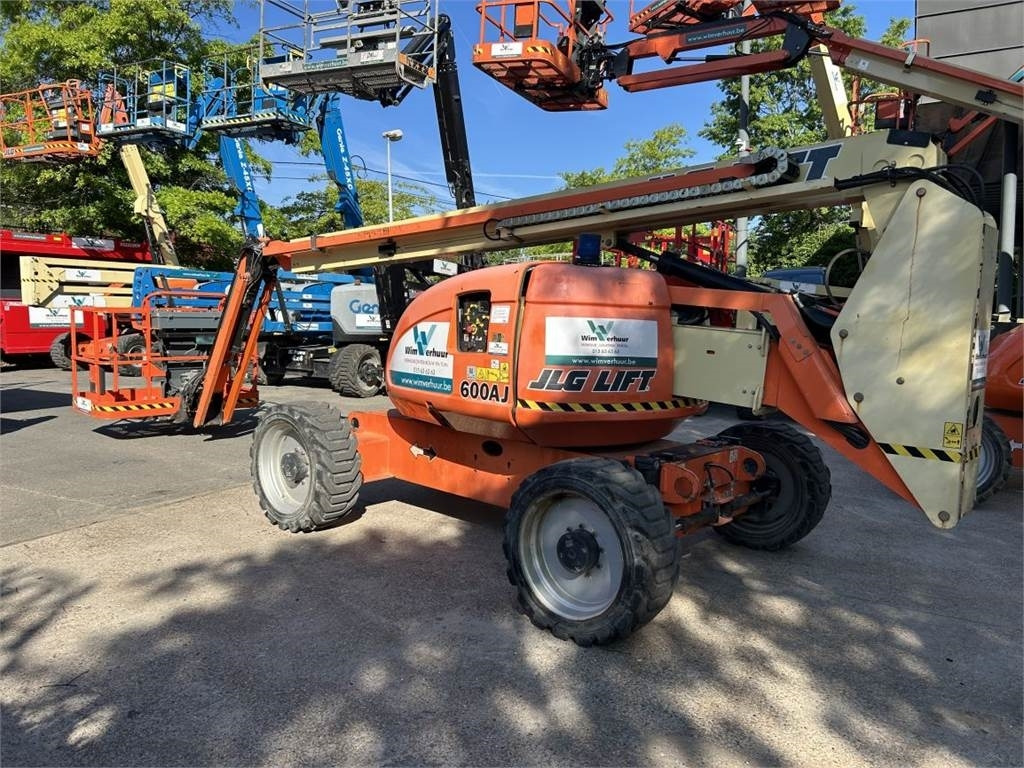 JLG 600 AJ (3218) - Articulated boom: picture 1 JLG 600 AJ (3218) - Articulated boom: picture 1