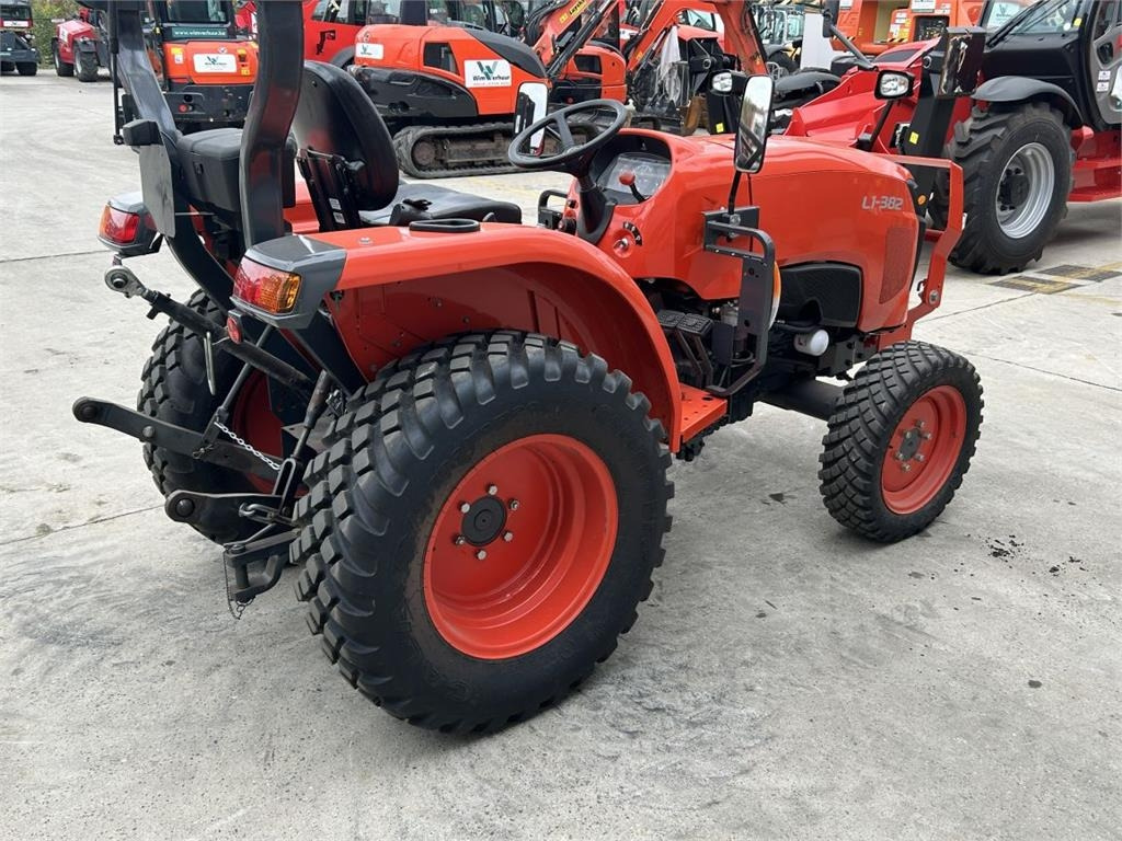 Kubota L1-382 (7325) - Municipal tractor: picture 4 Kubota L1-382 (7325) - Municipal tractor: picture 4