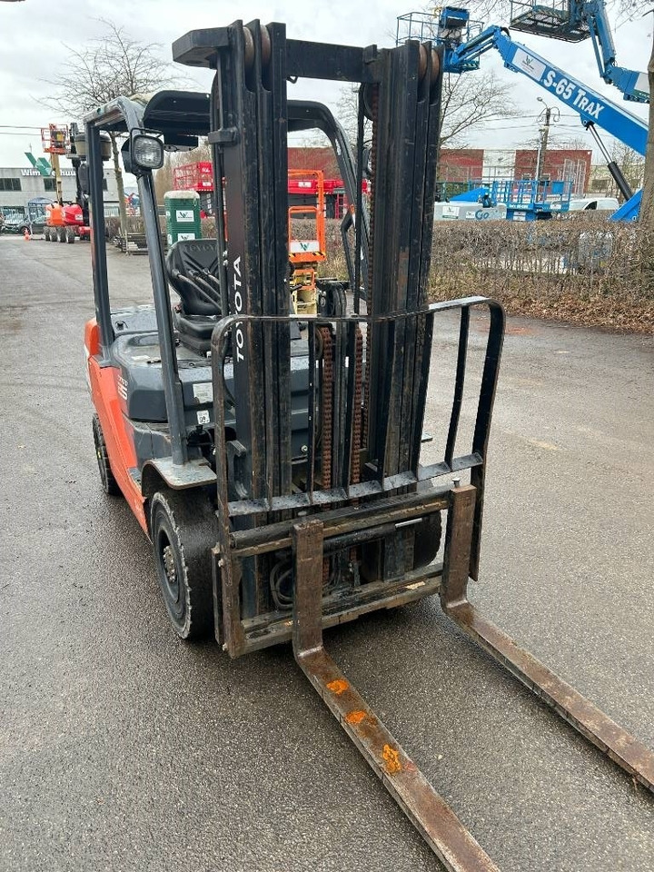 Toyota 02-8 FDF 25 - Diesel forklift: picture 3 Toyota 02-8 FDF 25 - Diesel forklift: picture 3