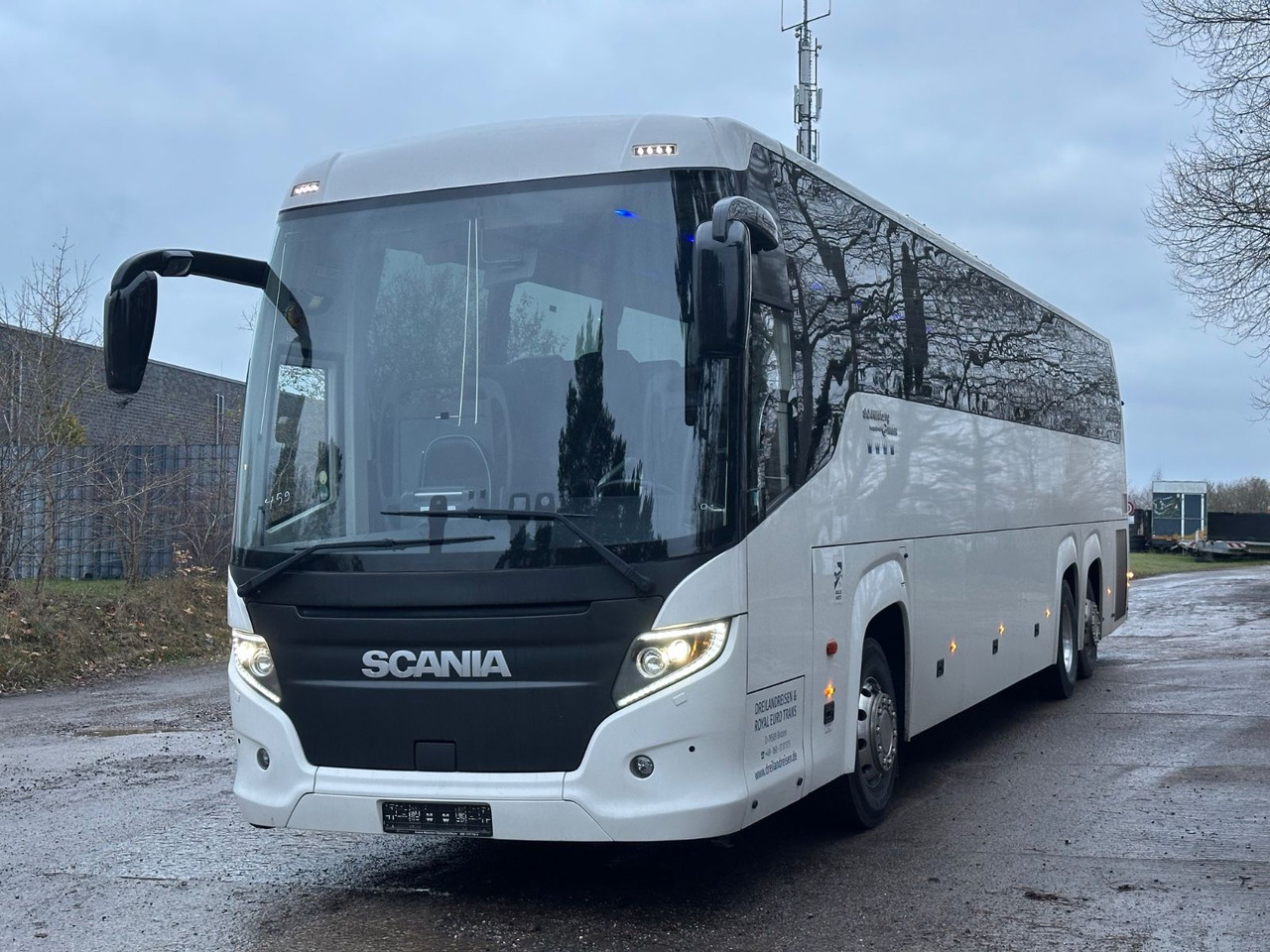 Scania Touring HD Higer 6X2 (86 tKm*59 Sitze) - Coach: picture 1 Scania Touring HD Higer 6X2 (86 tKm*59 Sitze) - Coach: picture 1